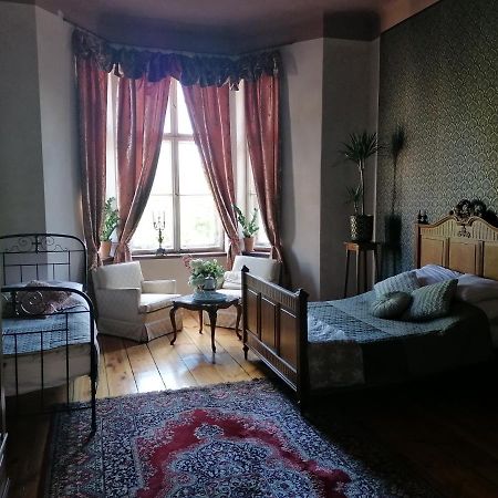 Palac Paprotno Karnice Екстериор снимка