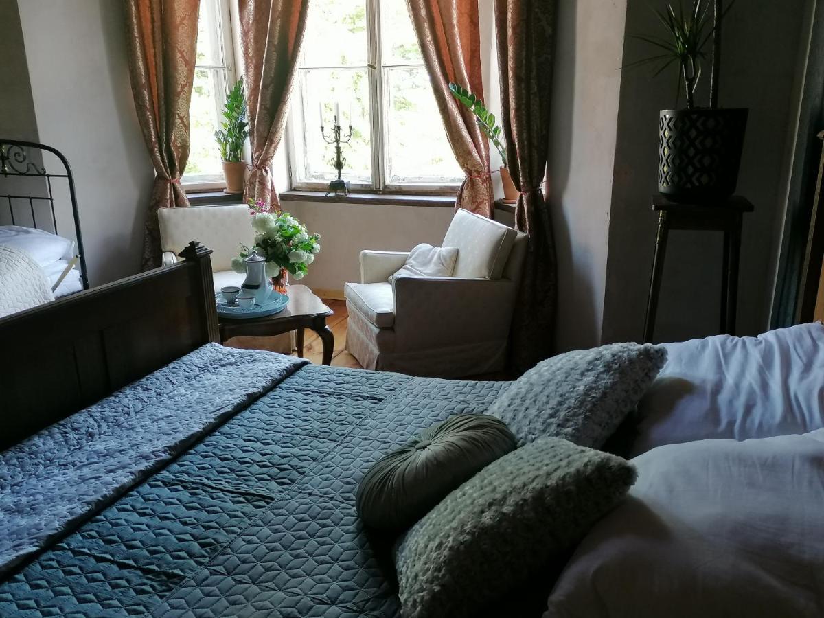 Palac Paprotno Karnice Екстериор снимка