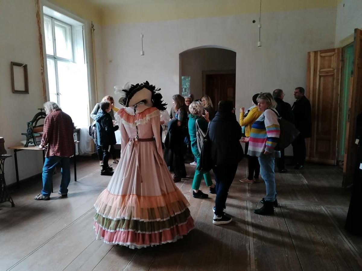 Palac Paprotno Karnice Екстериор снимка